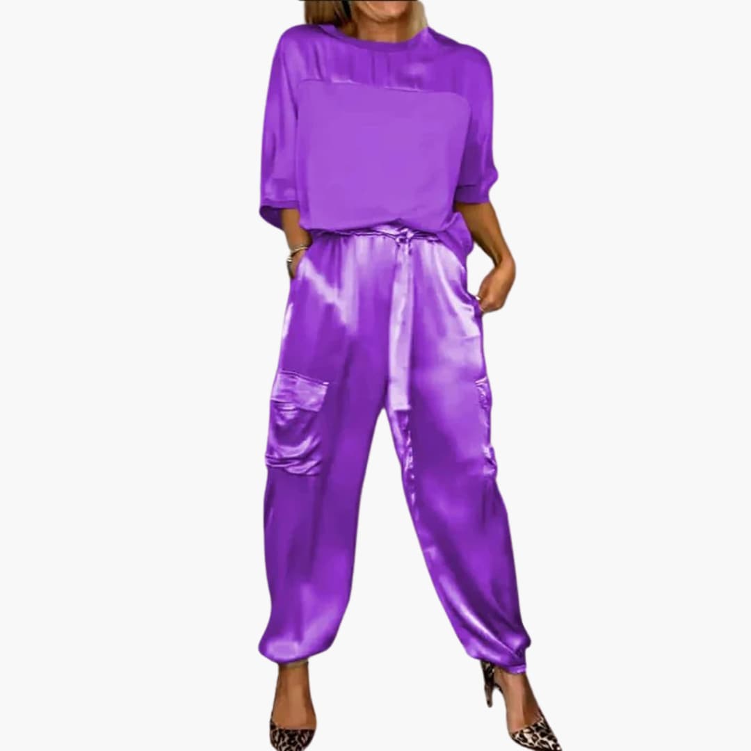 Women’s two-piece set with short sleeves and Pants