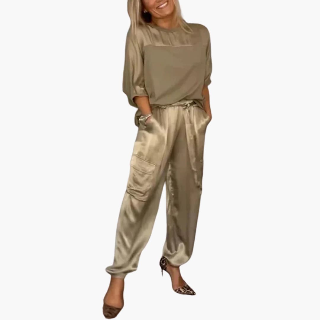Women’s two-piece set with short sleeves and Pants