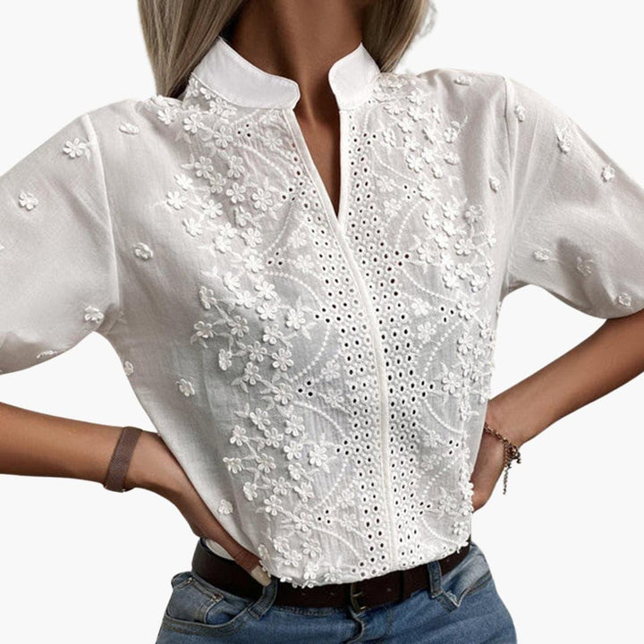 Women’s Blouse with Shaped Fit and Button Fastening