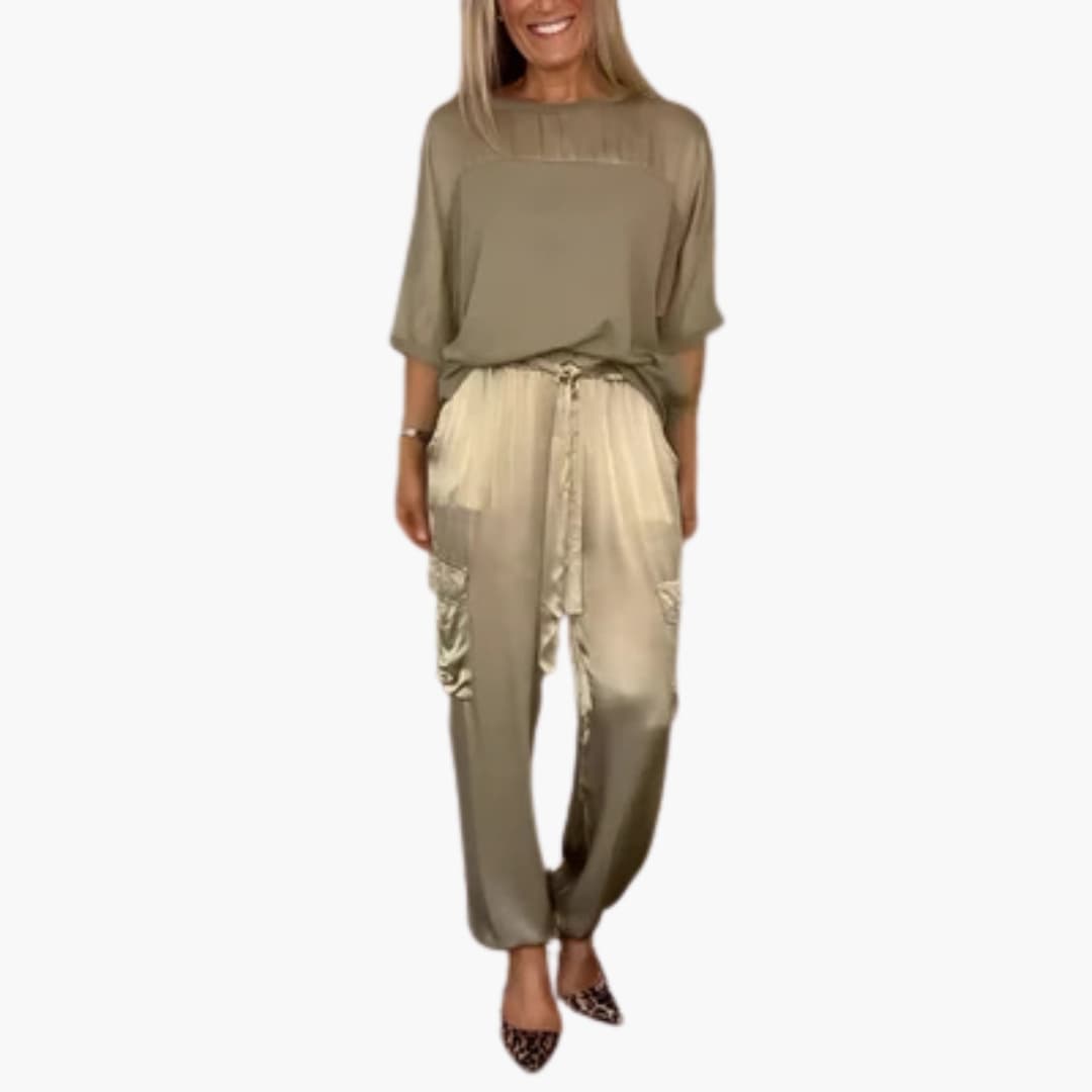 Women’s two-piece set with short sleeves and Pants