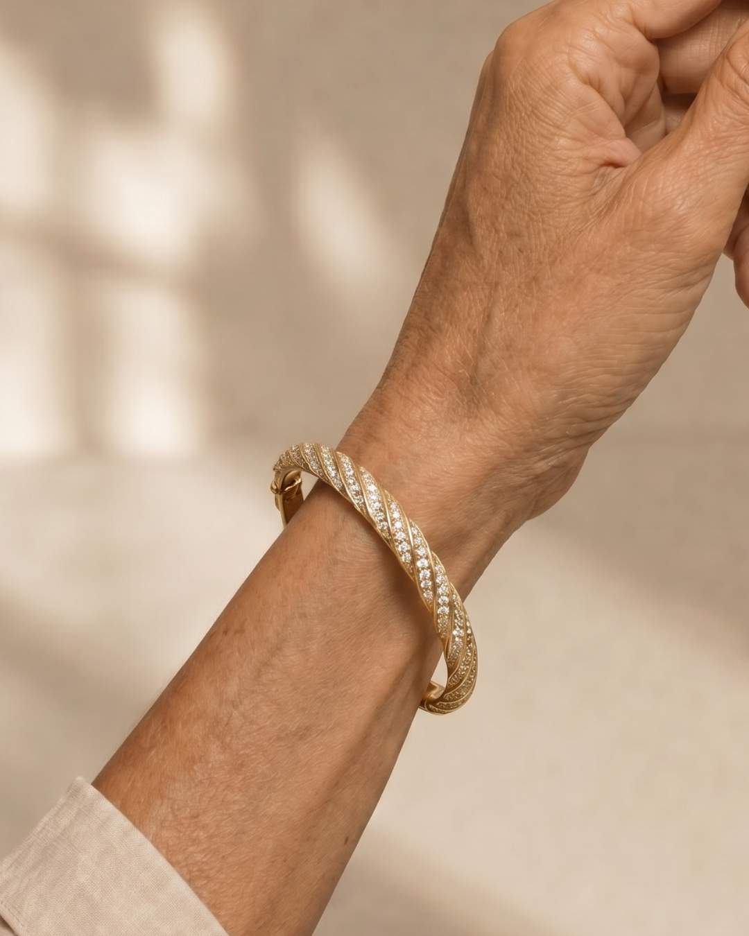 Topazia | Twisted Crystal Inlay Slim Bangle