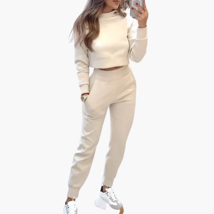 Women’s two-piece loungewear set with short top and Pants