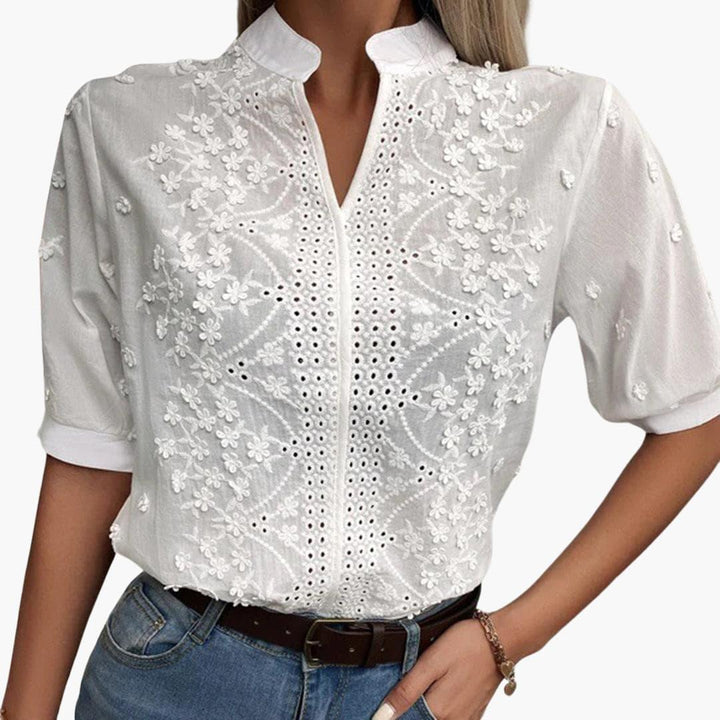 Women’s Blouse with Shaped Fit and Button Fastening