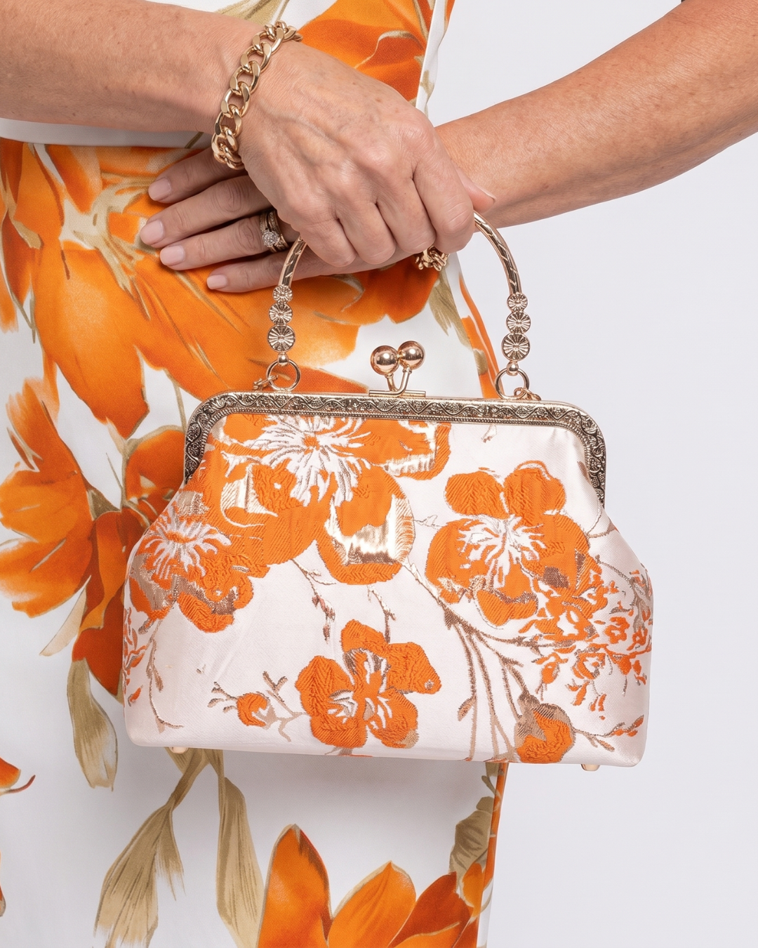 Isolde | Floral Embroidered Frame Chain Purse