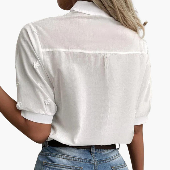 Women’s Blouse with Shaped Fit and Button Fastening