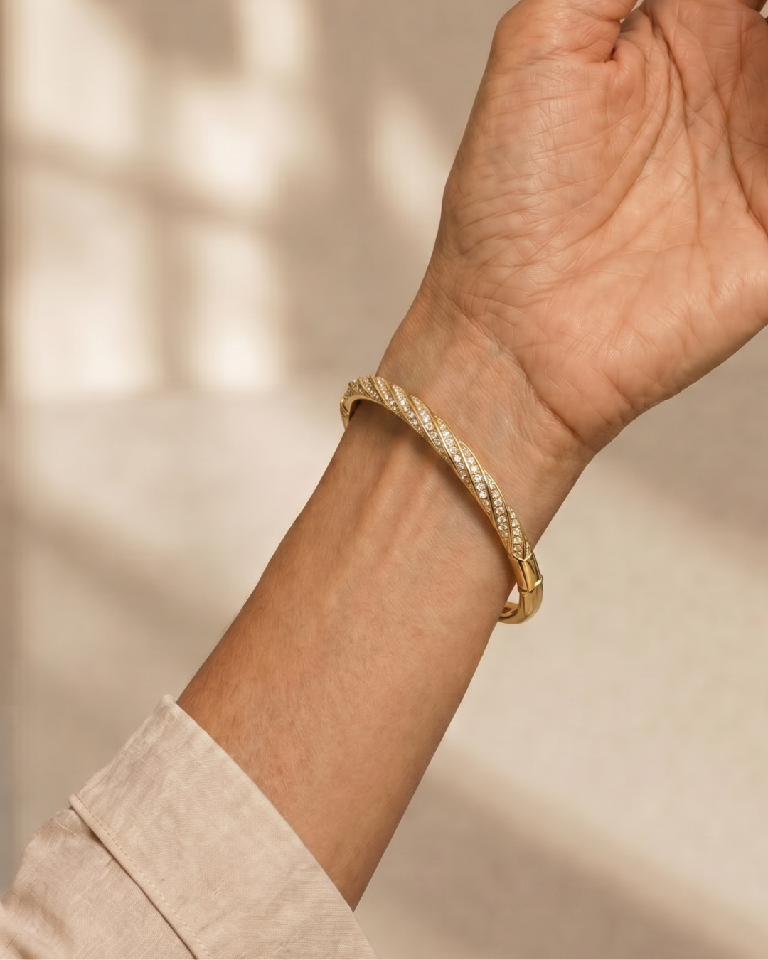 Topazia | Twisted Crystal Inlay Slim Bangle