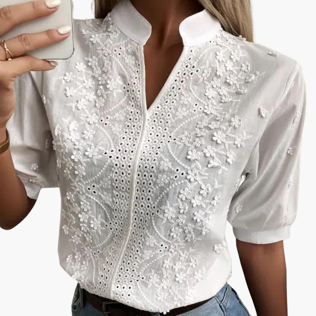Women’s Blouse with Shaped Fit and Button Fastening