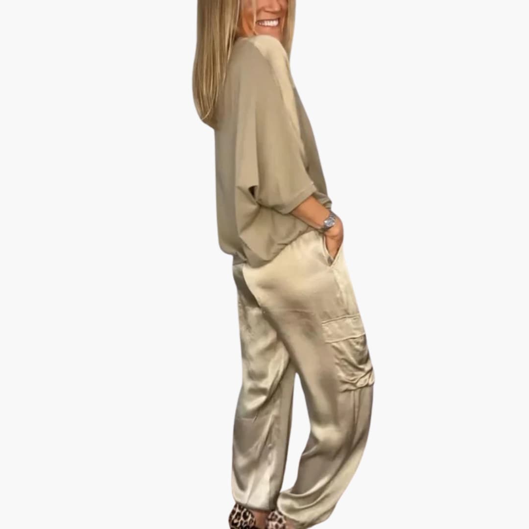 Women’s two-piece set with short sleeves and Pants
