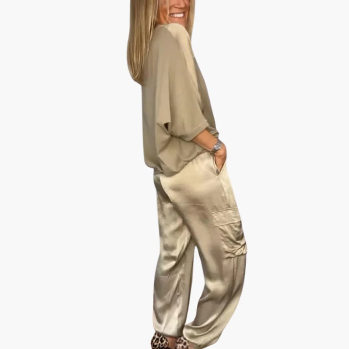Women’s two-piece set with short sleeves and Pants