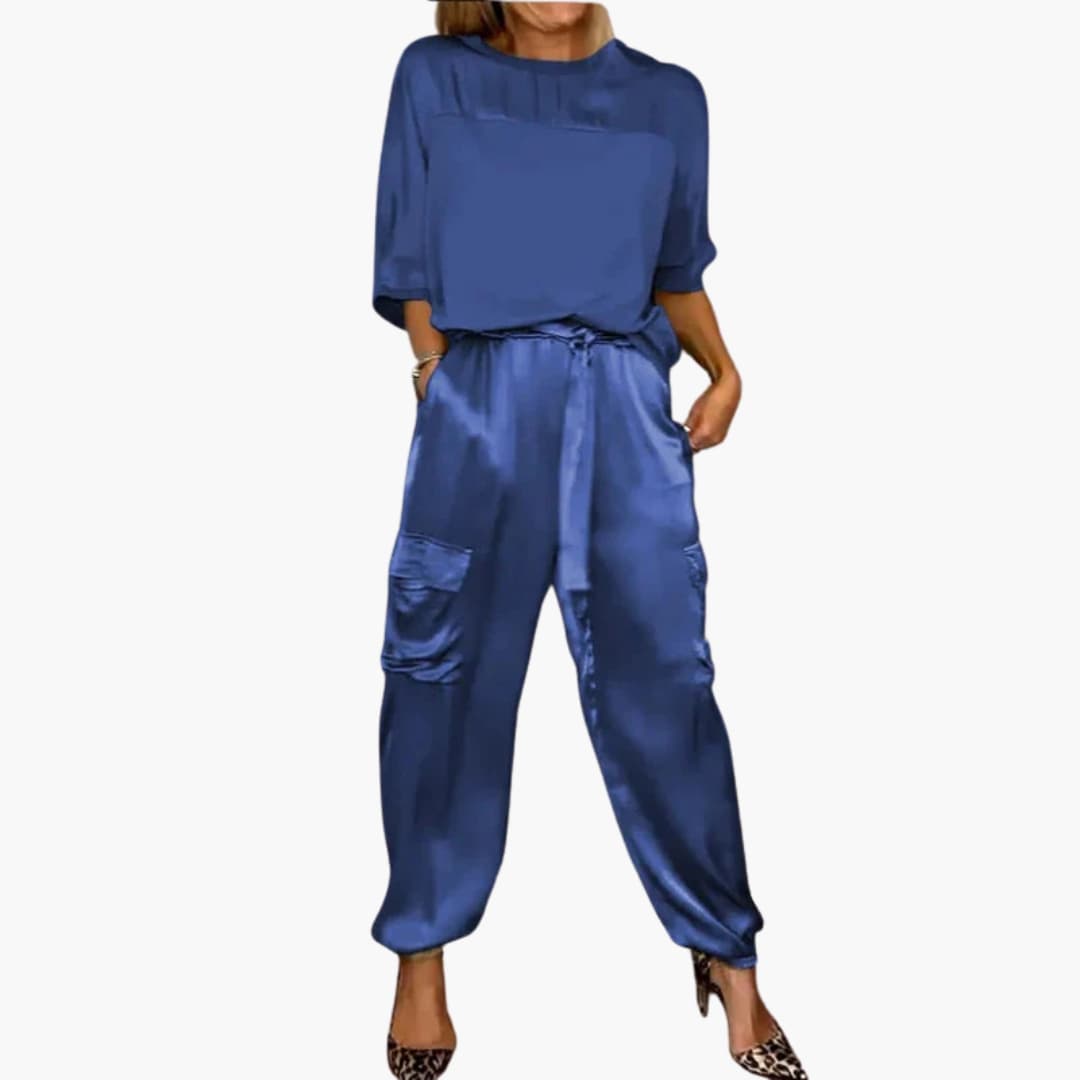 Women’s two-piece set with short sleeves and Pants