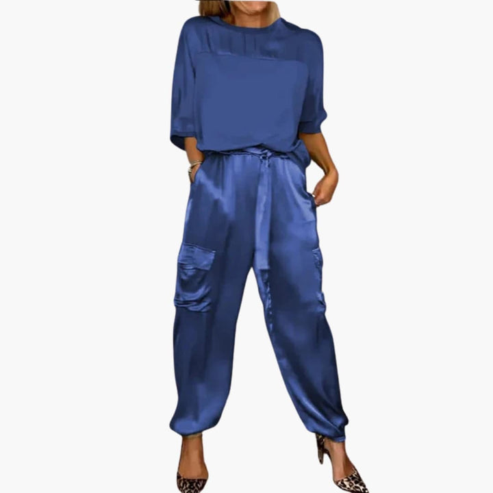 Women’s two-piece set with short sleeves and Pants
