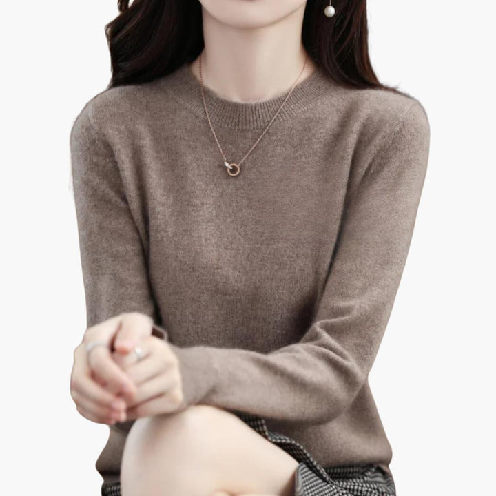 Women’s Chunky Knit Jumper with Long Sleeves and Round Neckline