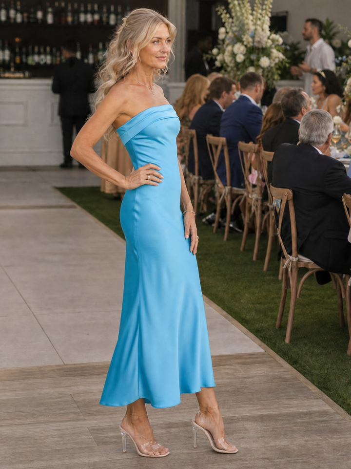 Smoge | Strapless Fitted Silhouette Midi Dress