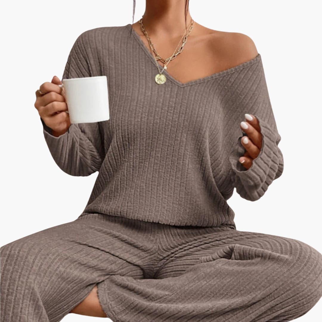 Women’s Knit Loungewear Set with Long Sleeves