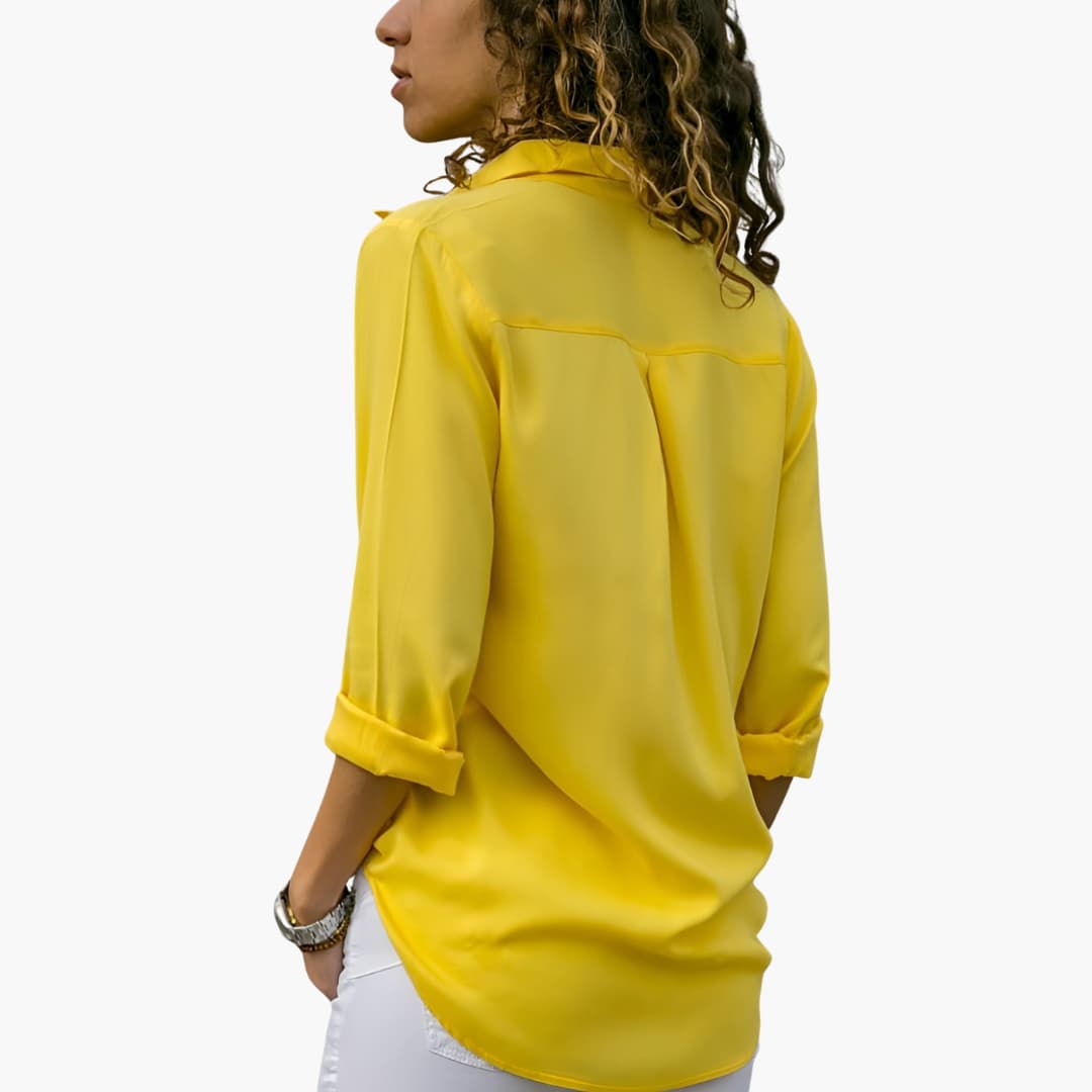 Women’s blouse with collar and button fastening