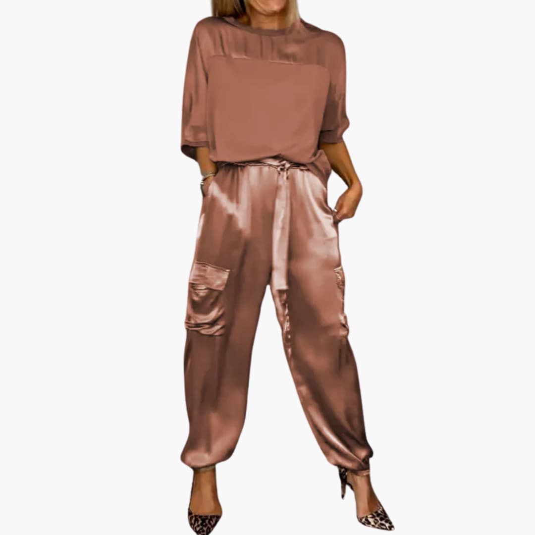 Women’s two-piece set with short sleeves and Pants