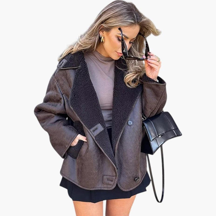 Women’s Jacket with Button Fastening and Structured Silhouette