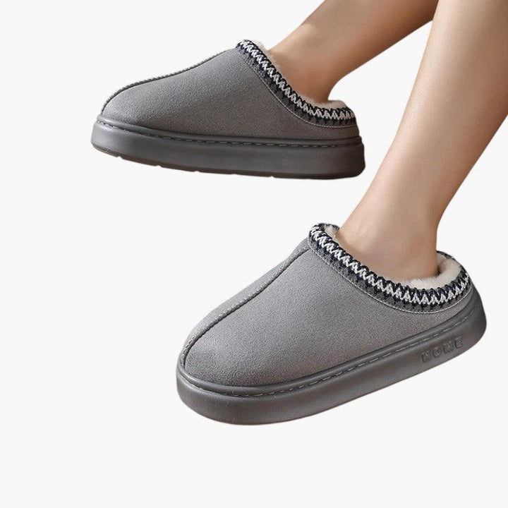 Women’s Winter Indoor Slippers with Soft Lining and Closed Toe