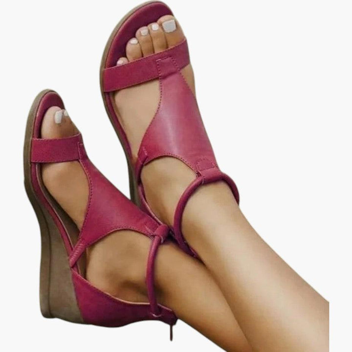 Women’s Sandals with Adjustable Straps and Cushioned Sole